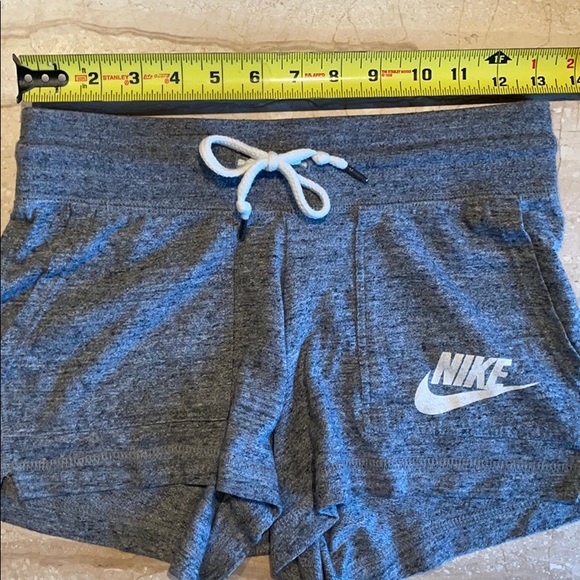 Women’s Nike Gym Shorts XS - Picture 6 of 7